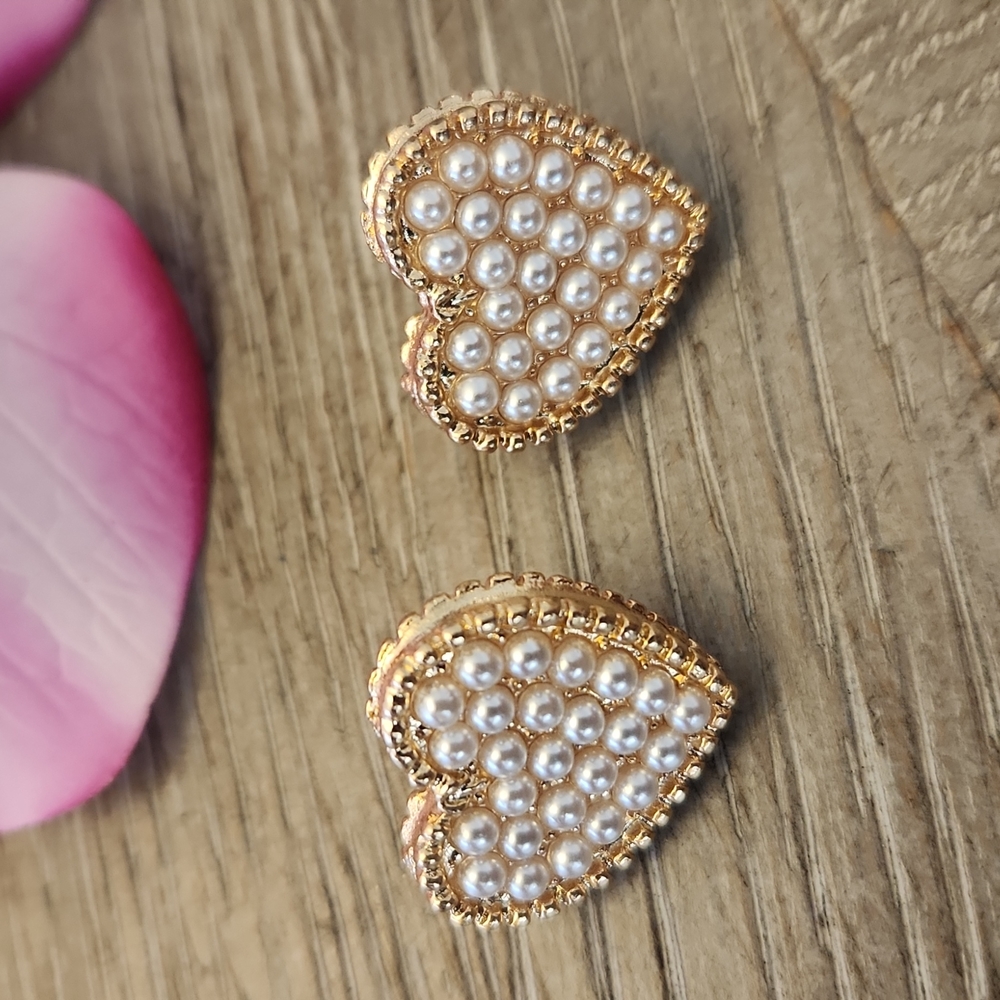 💟 NWT FASHION EARRINGS HEART SHAPED GOLD TONE💟 - Picture 3 of 5